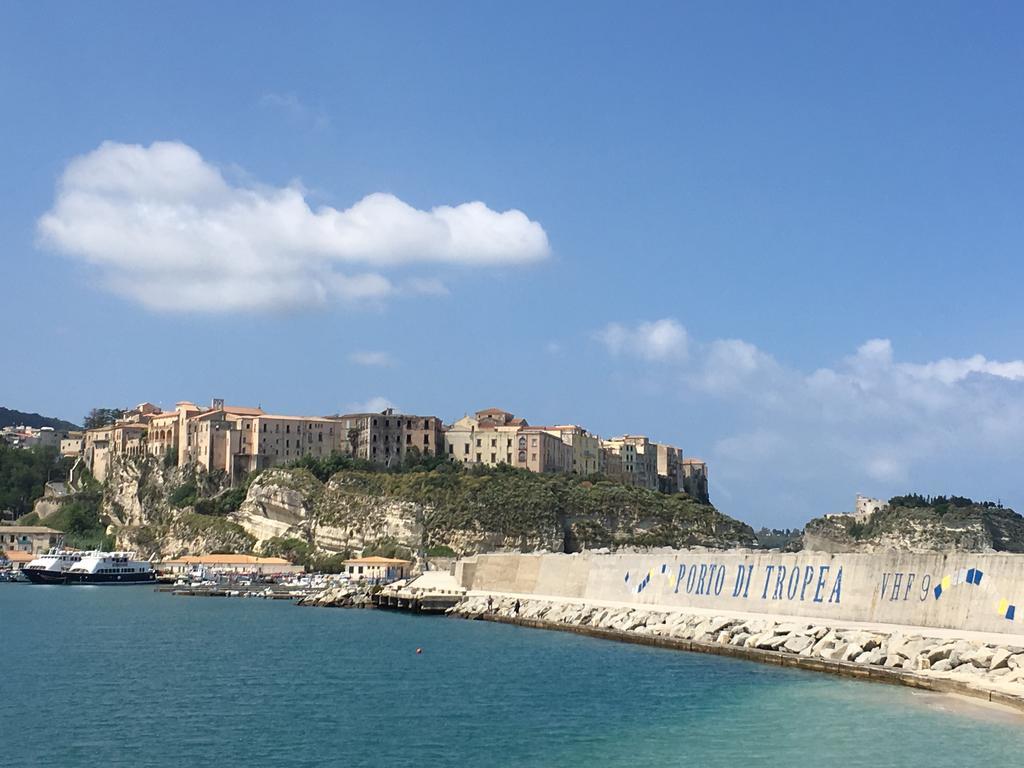Apartment With Sea View تروبيا المظهر الخارجي الصورة