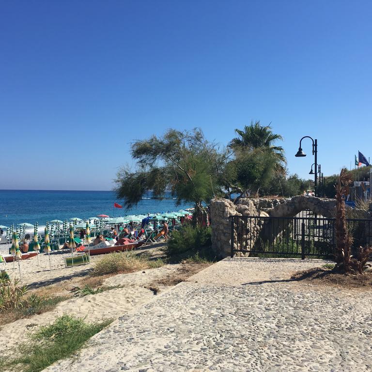 Apartment With Sea View تروبيا المظهر الخارجي الصورة