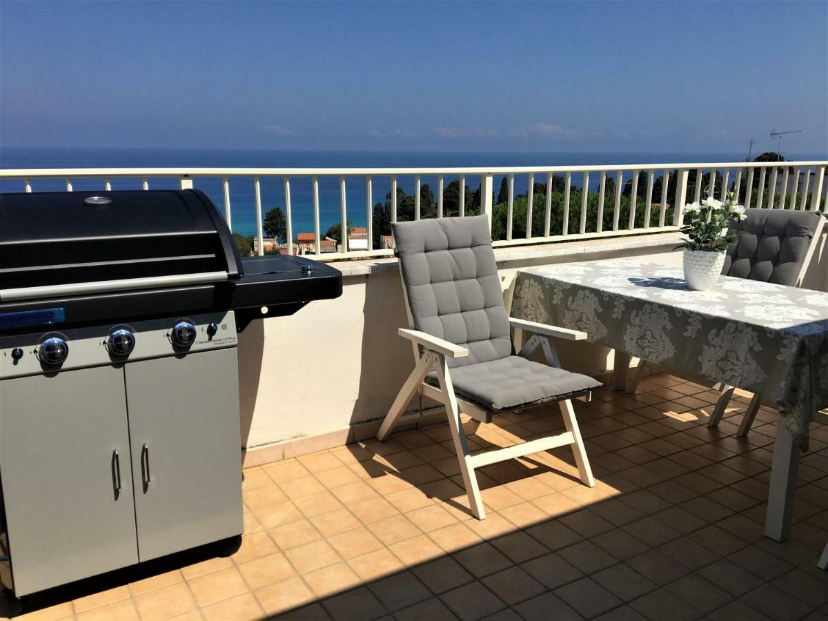 Apartment With Sea View تروبيا المظهر الخارجي الصورة